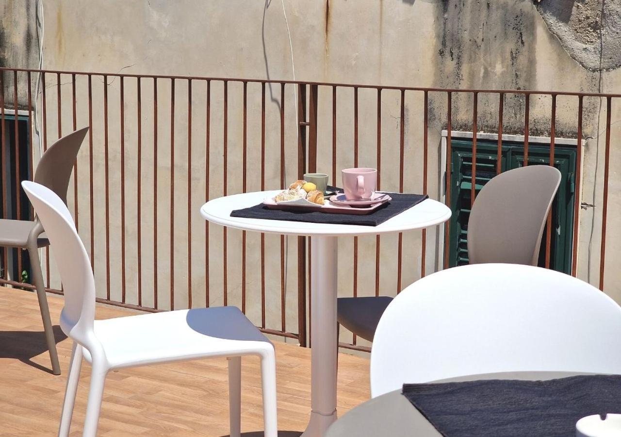 B&B Tra Le Vie Del Borgo เวียสเต ภายนอก รูปภาพ