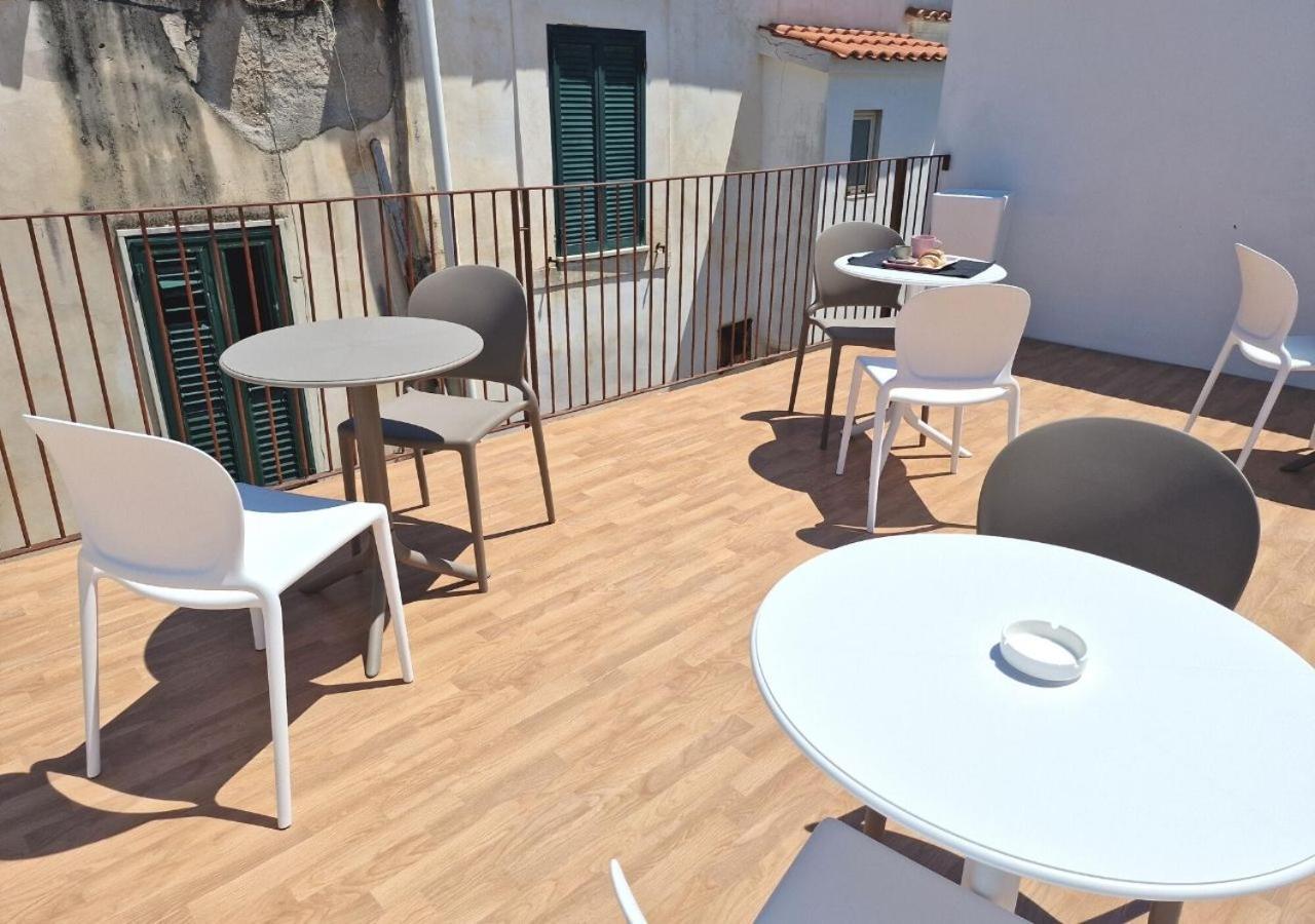 B&B Tra Le Vie Del Borgo เวียสเต ภายนอก รูปภาพ