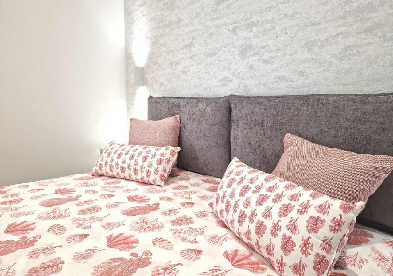 B&B Tra Le Vie Del Borgo เวียสเต ภายนอก รูปภาพ