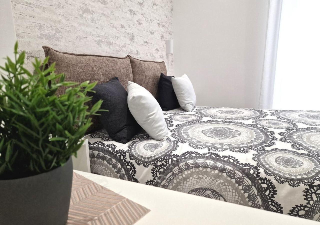 B&B Tra Le Vie Del Borgo เวียสเต ภายนอก รูปภาพ